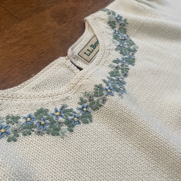 Vintage L.L Bean Embroodered Floral Sweater - Picture 4 of 9
